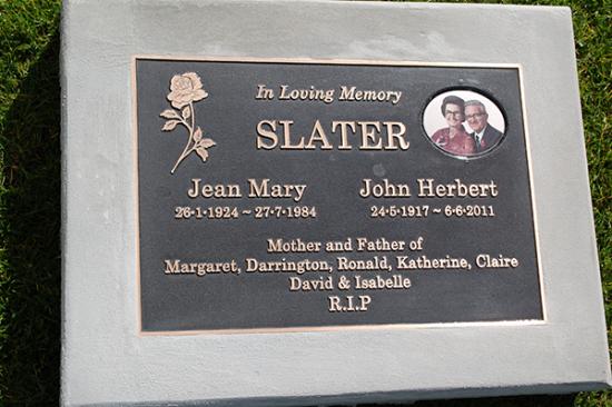 Headstone crafted from granite by Stoneworx - Memorials of Distinction in New Zealand.