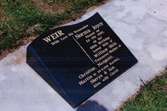 Low rise memorial in a wave shape crafted from granite by Stoneworx - Memorials of Distinction in New Zealand.