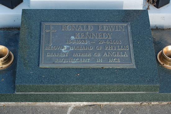 Low rise memorial in classic square shape with a plaque crafted from granite by Stoneworx - Memorials of Distinction in New Zealand.
