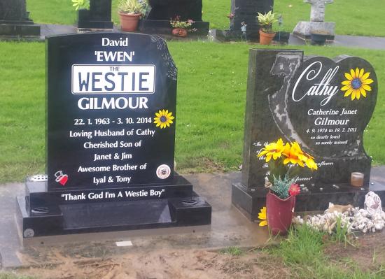 Modern style headstone with a car numberplate style crafted from granite by Stoneworx - Memorials of Distinction in New Zealand.