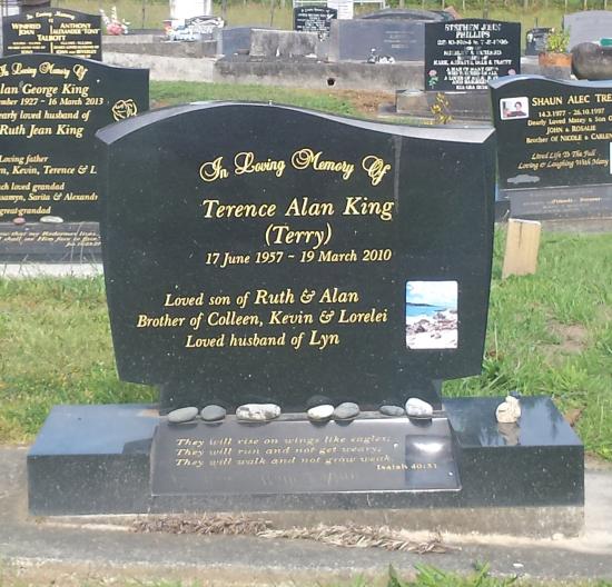 Classic shape with modern style headstone crafted from granite by Stoneworx - Memorials of Distinction in New Zealand.