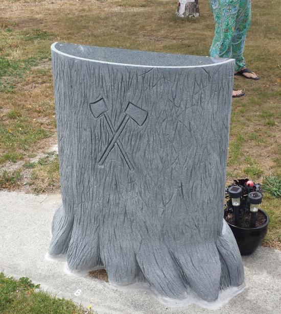 Custom headstone in the shape of a wood stump crafted from granite by Stoneworx - Memorials of Distinction in New Zealand.
