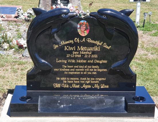 Headstone crafted from granite by Stoneworx - Memorials of Distinction in New Zealand.