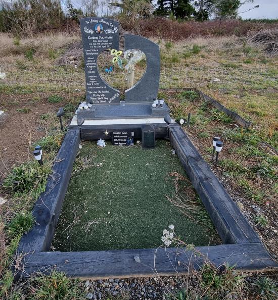 Headstone crafted from granite by Stoneworx - Memorials of Distinction in New Zealand.