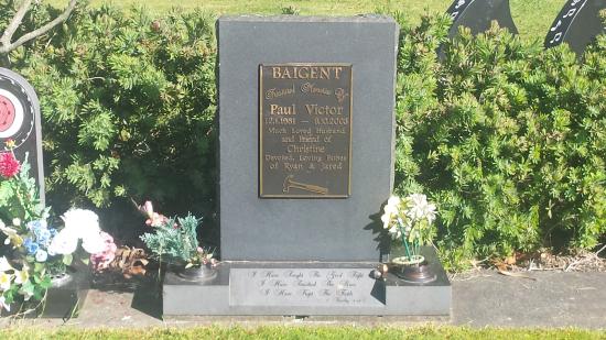 Headstone crafted from granite by Stoneworx - Memorials of Distinction in New Zealand.
