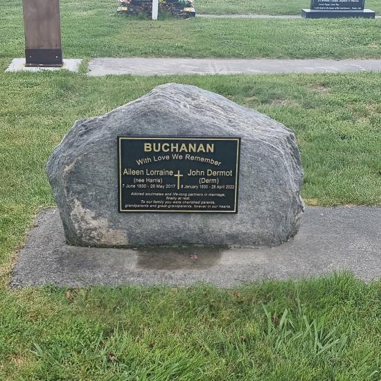 Headstone crafted from granite by Stoneworx - Memorials of Distinction in New Zealand.