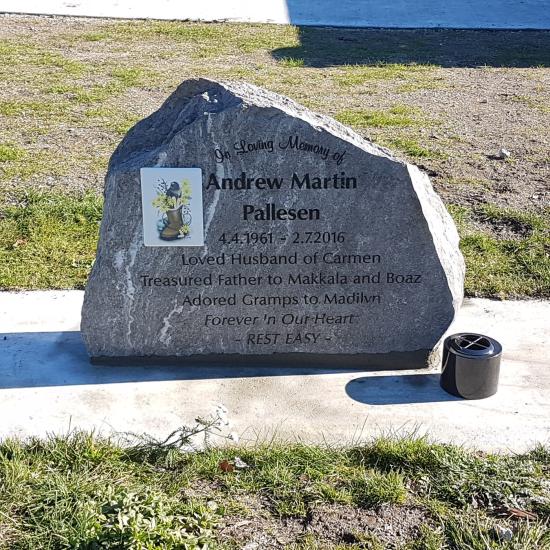 Headstone crafted from granite by Stoneworx - Memorials of Distinction in New Zealand.