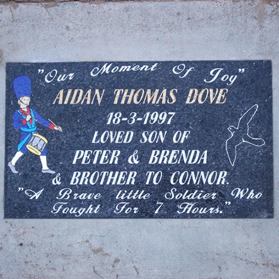 Headstone crafted from granite by Stoneworx - Memorials of Distinction in New Zealand.