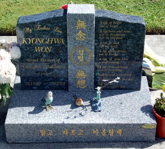 Headstone crafted from granite by Stoneworx - Memorials of Distinction in New Zealand.