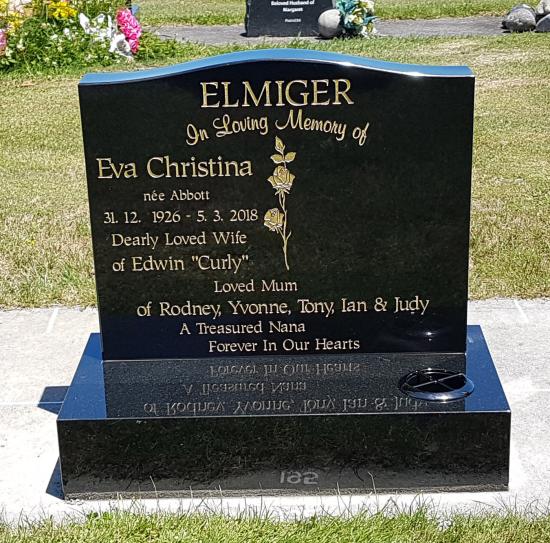 Headstone crafted from granite by Stoneworx - Memorials of Distinction in New Zealand.