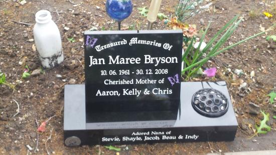Low rise memorial in a square shape crafted from granite by Stoneworx - Memorials of Distinction in New Zealand.
