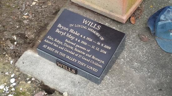 Low rise memorial in a classic square shape crafted from granite by Stoneworx - Memorials of Distinction in New Zealand.