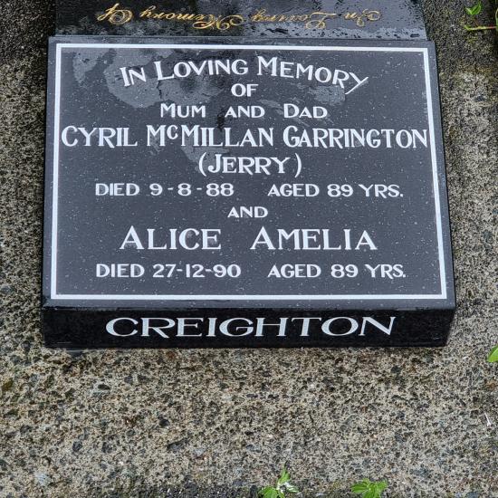 Low rise memorial in a classic square shape crafted from granite by Stoneworx - Memorials of Distinction in New Zealand.