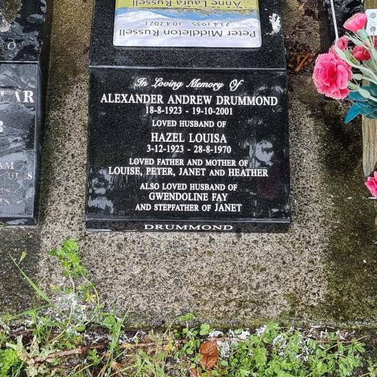 Low rise memorial in square shape crafted from granite by Stoneworx - Memorials of Distinction in New Zealand.