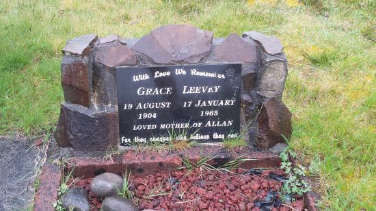 Headstone crafted from granite by Stoneworx - Memorials of Distinction in New Zealand.