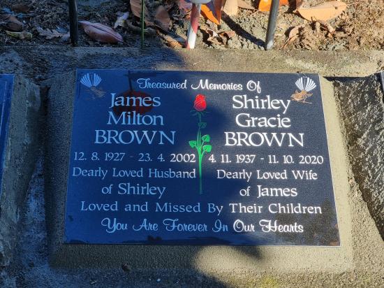 Headstone crafted from granite by Stoneworx - Memorials of Distinction in New Zealand.