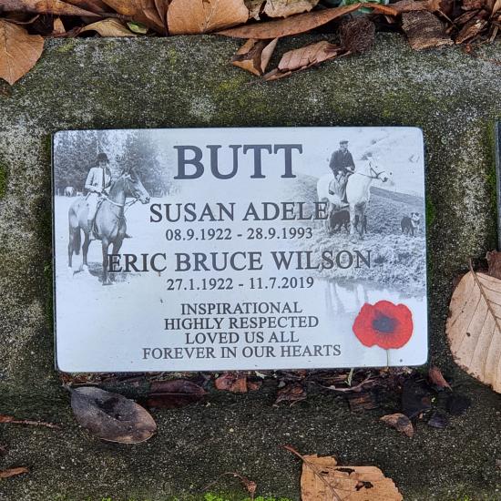 Headstone crafted from granite by Stoneworx - Memorials of Distinction in New Zealand.