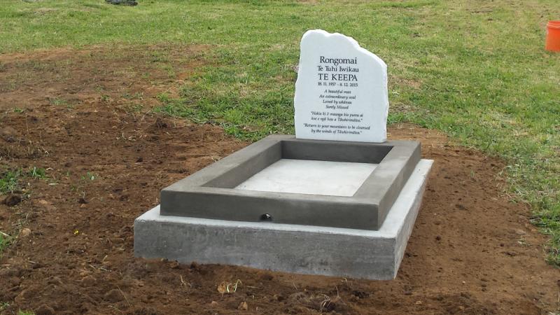 Headstone crafted from granite by Stoneworx - Memorials of Distinction in New Zealand.